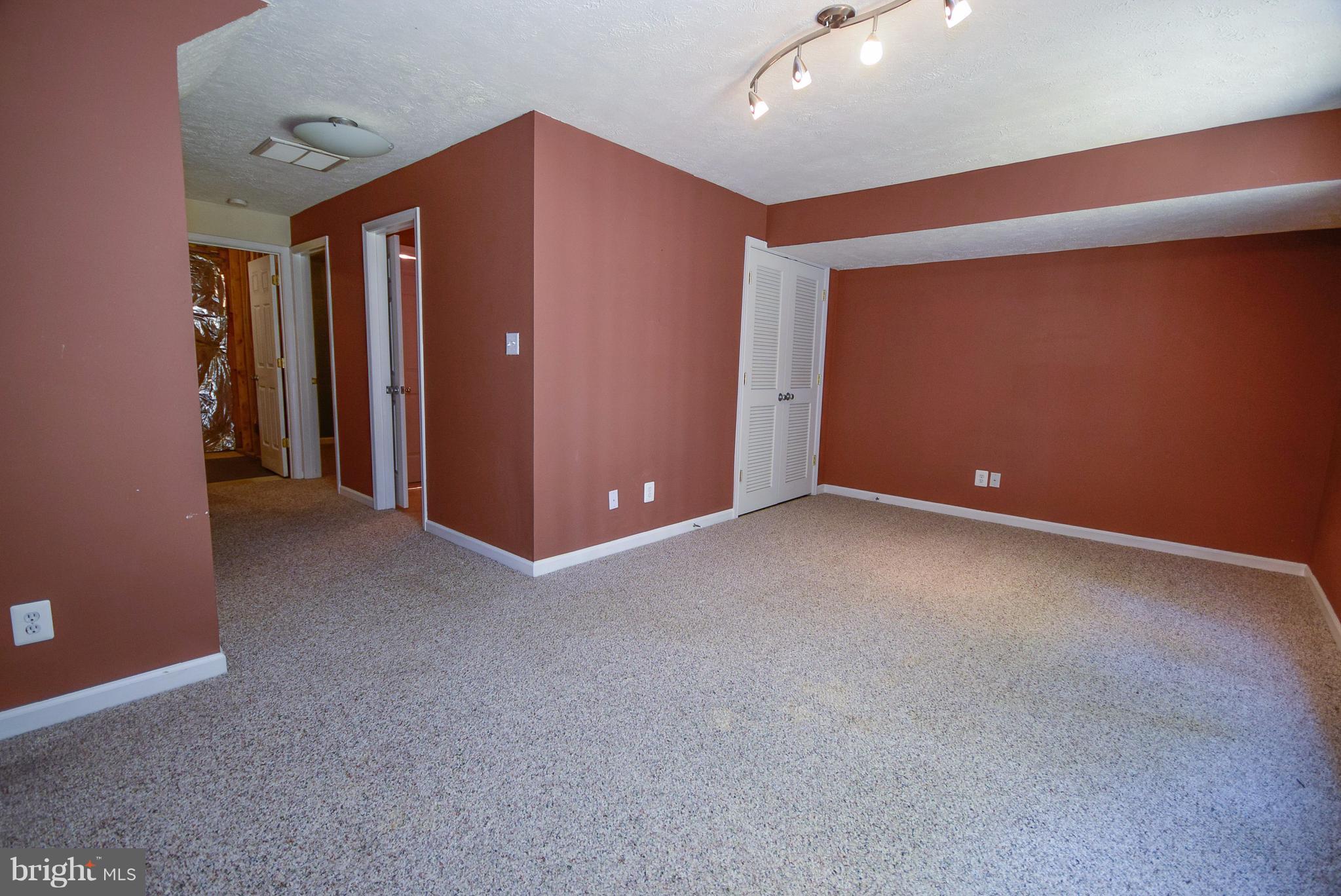 LAFAYETTE VILLAGE - Residential