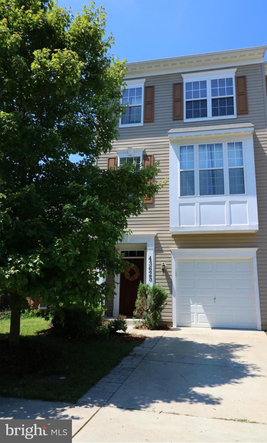 Lovely 3BR End Unit in Primrose Park of Wildewood. Over 2000sf.3BR/2 full BA/2 (1/2) BA. Large Open Family Room & Dining Rm. Eat-In Kitchen. Lux Primary BR w/ Walk-In Closet & Large Bath. Primary Shower has been updated. Upstairs Laundry Closet. Upstairs 2nd and 3rd Bedrooms. Entry Level Rec/Office or Guest Space & 1/2 bath. Over-sized composite decking w/vinyl railing. Below deck, a paver patio at the sliding door walk-out from Rec Room. Kitchen refrigerator and range have been replaced with stainless. All paint has been or is being changed to a neutral light color. Walk to Elem School/Parks/Pool! Good Credit is required at 700 or higher for all applicants. No pets please. New photos soon!