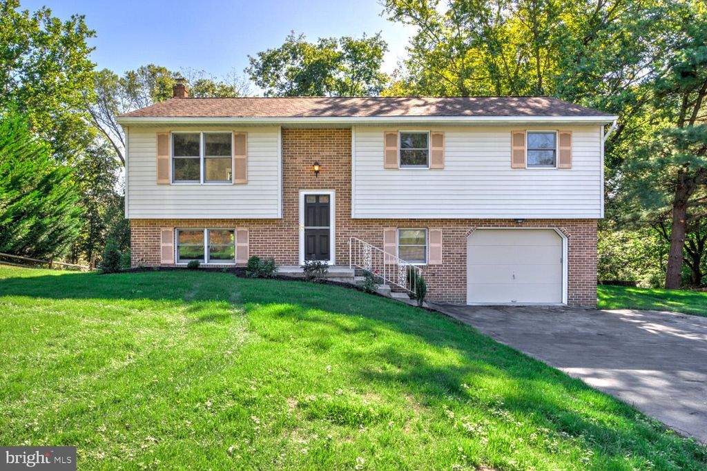 Photo of 230 Hickory Drive, LITITZ, PA 17543 (MLS # PALA2077330)