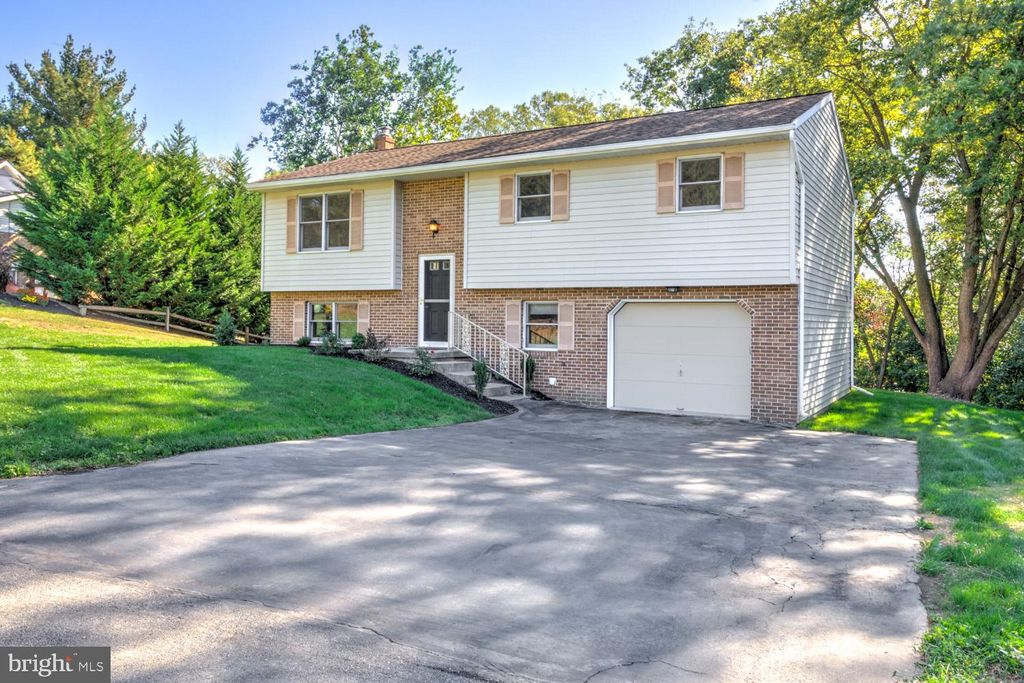 Photo of 230 Hickory Drive, LITITZ, PA 17543 (MLS # PALA2077330)