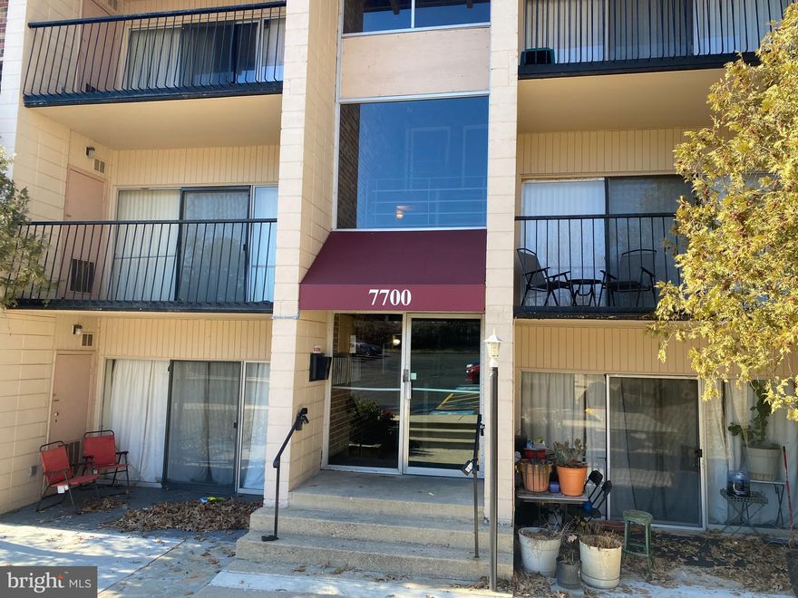 Come home to this lovely one bedroom apartment.  Top floor unit so there is no one above you.  this nice and quiet unit has been recently updated/modeled with a new refrigerator, new stove, microwave. Current home warranty to transfer to new owner. Easy to see and once you walk thru the door you will feel right at home.  The community is not approved FHA so financing is only conventional or cash.