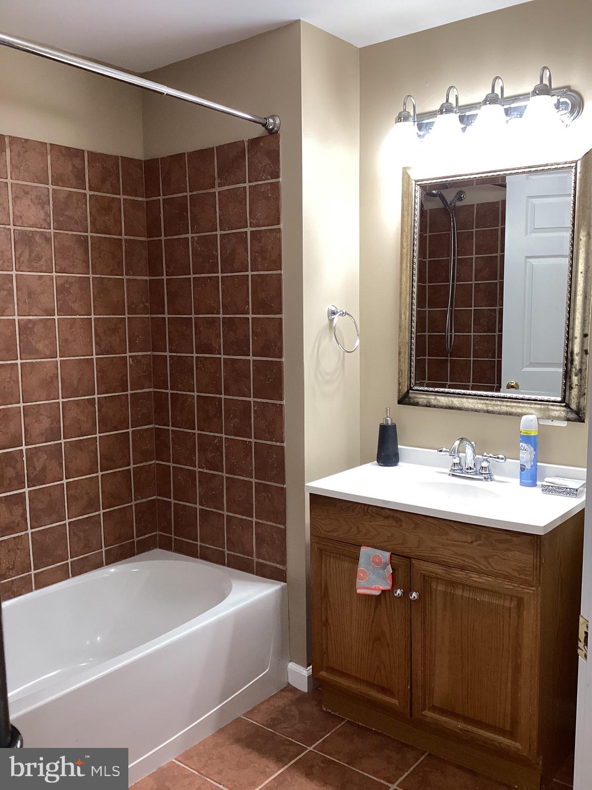 PERRY HALL FARMS - Residential Lease