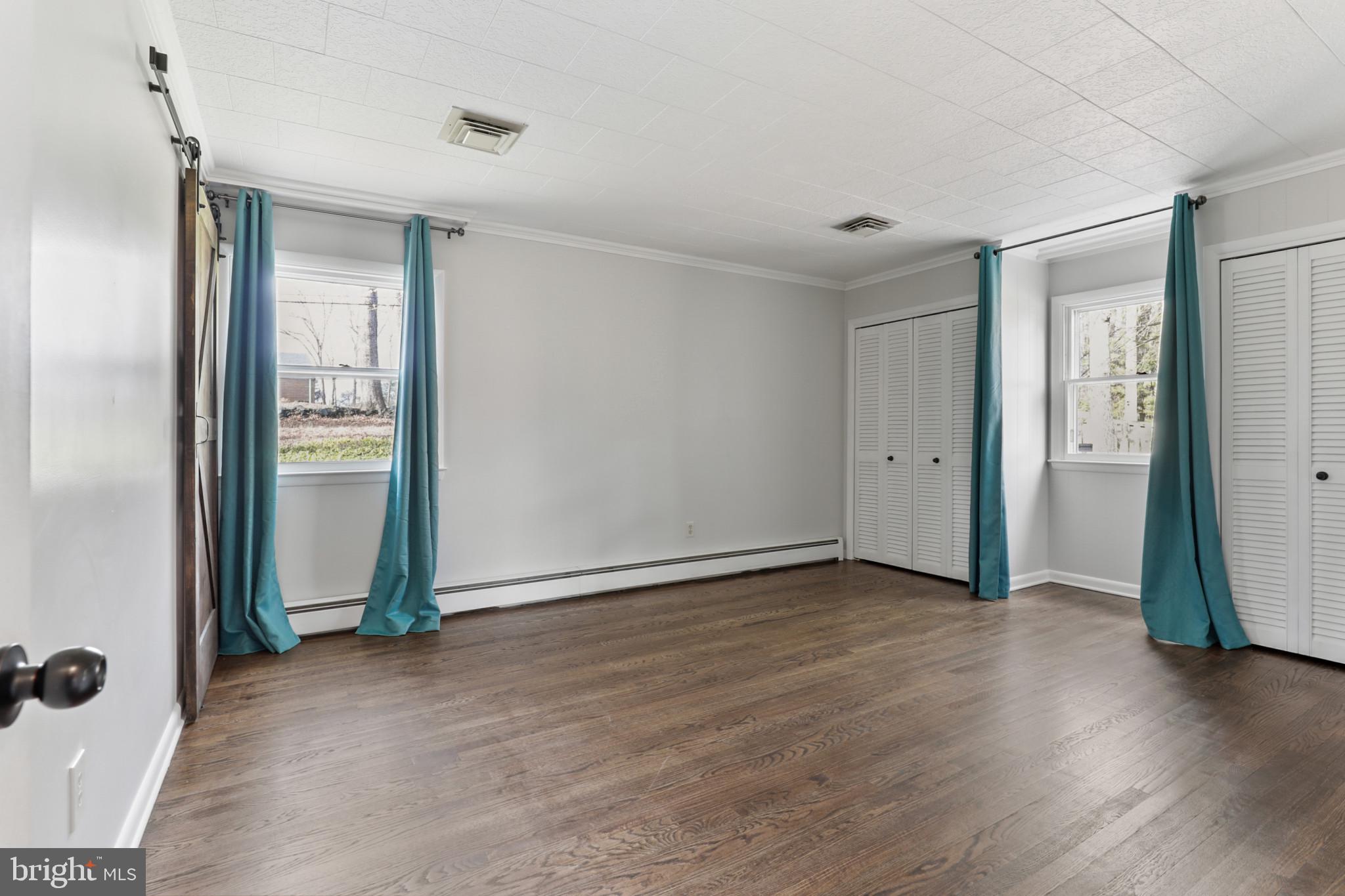 THE OAKS - Residential