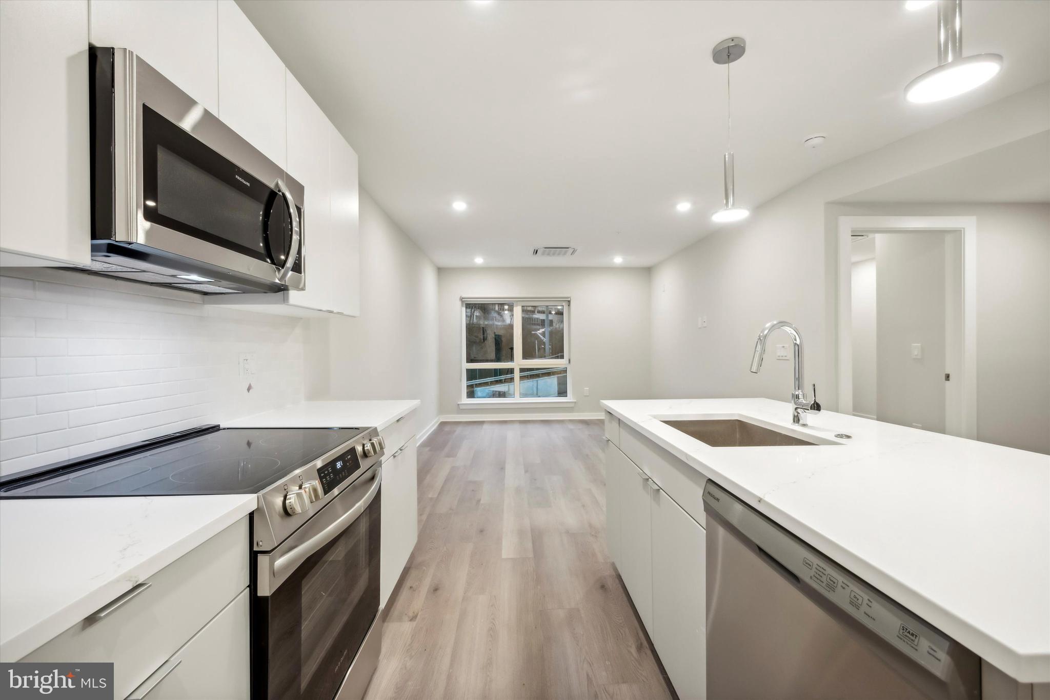 EAST FALLS - Residential Lease