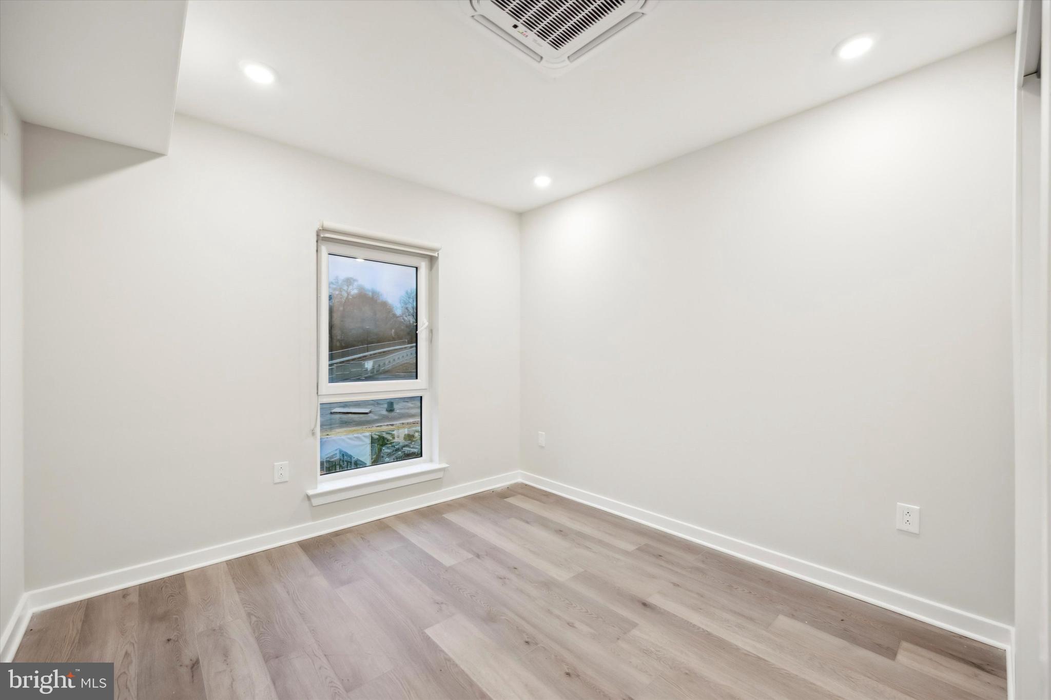 EAST FALLS - Residential Lease