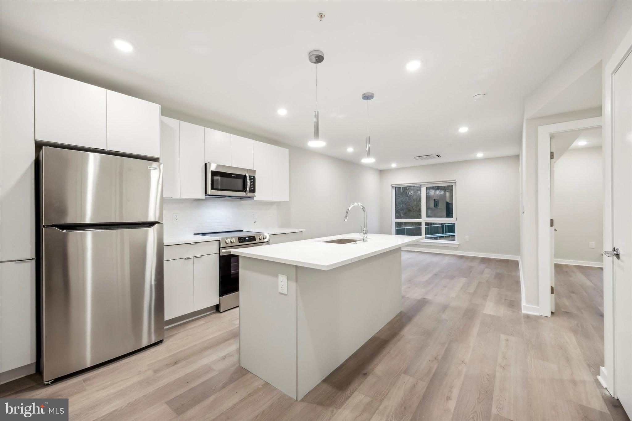 EAST FALLS - Residential Lease