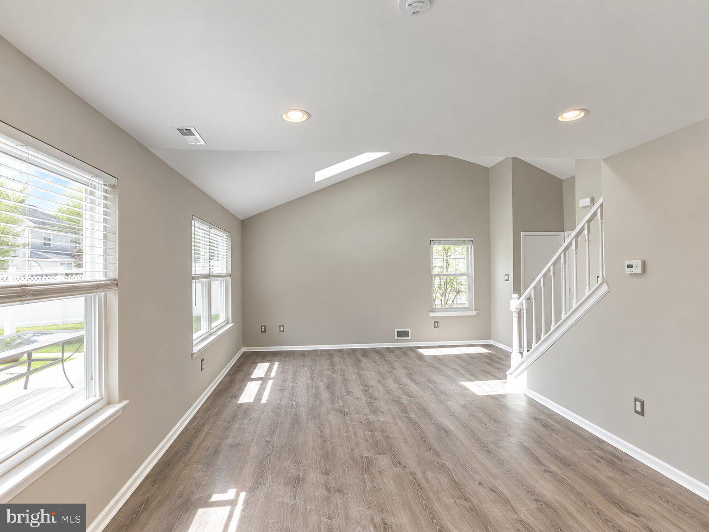8 RIDGEWOOD WAY