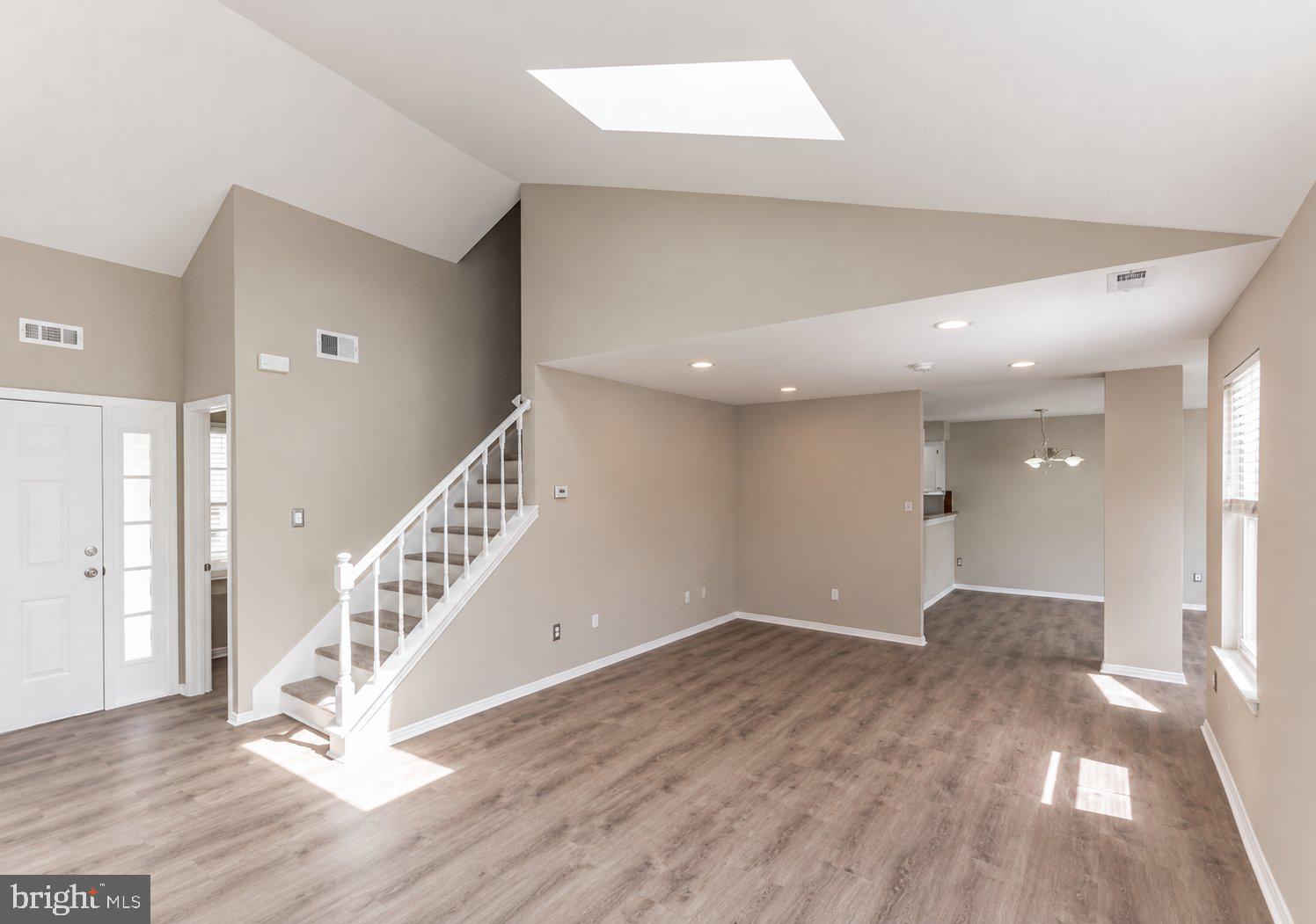 8 RIDGEWOOD WAY
