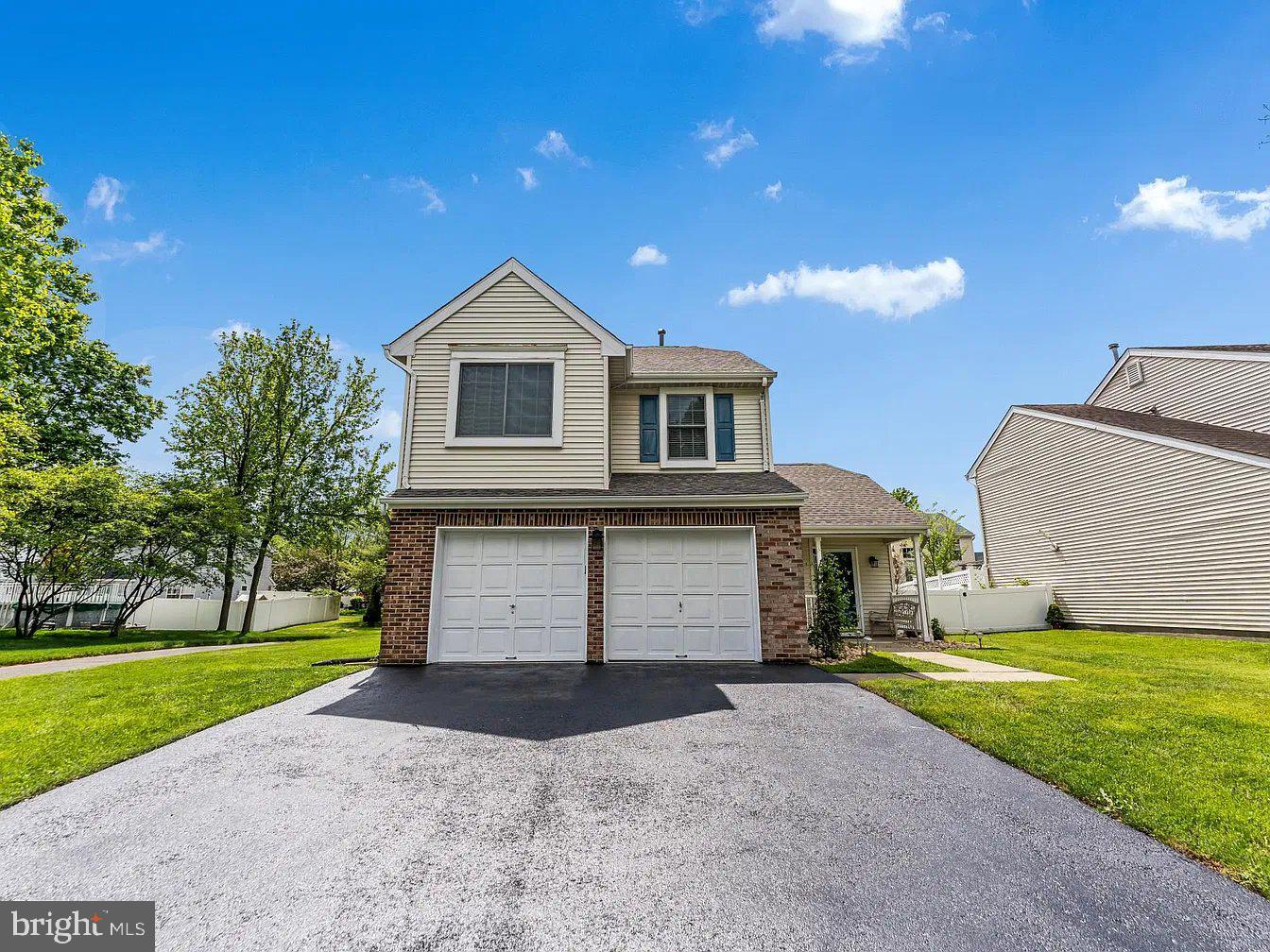 8 RIDGEWOOD WAY