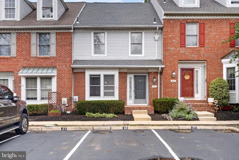 Townhouse For Rent - 305 Williamsburg Court<br/> MARLTON, NJ 08053