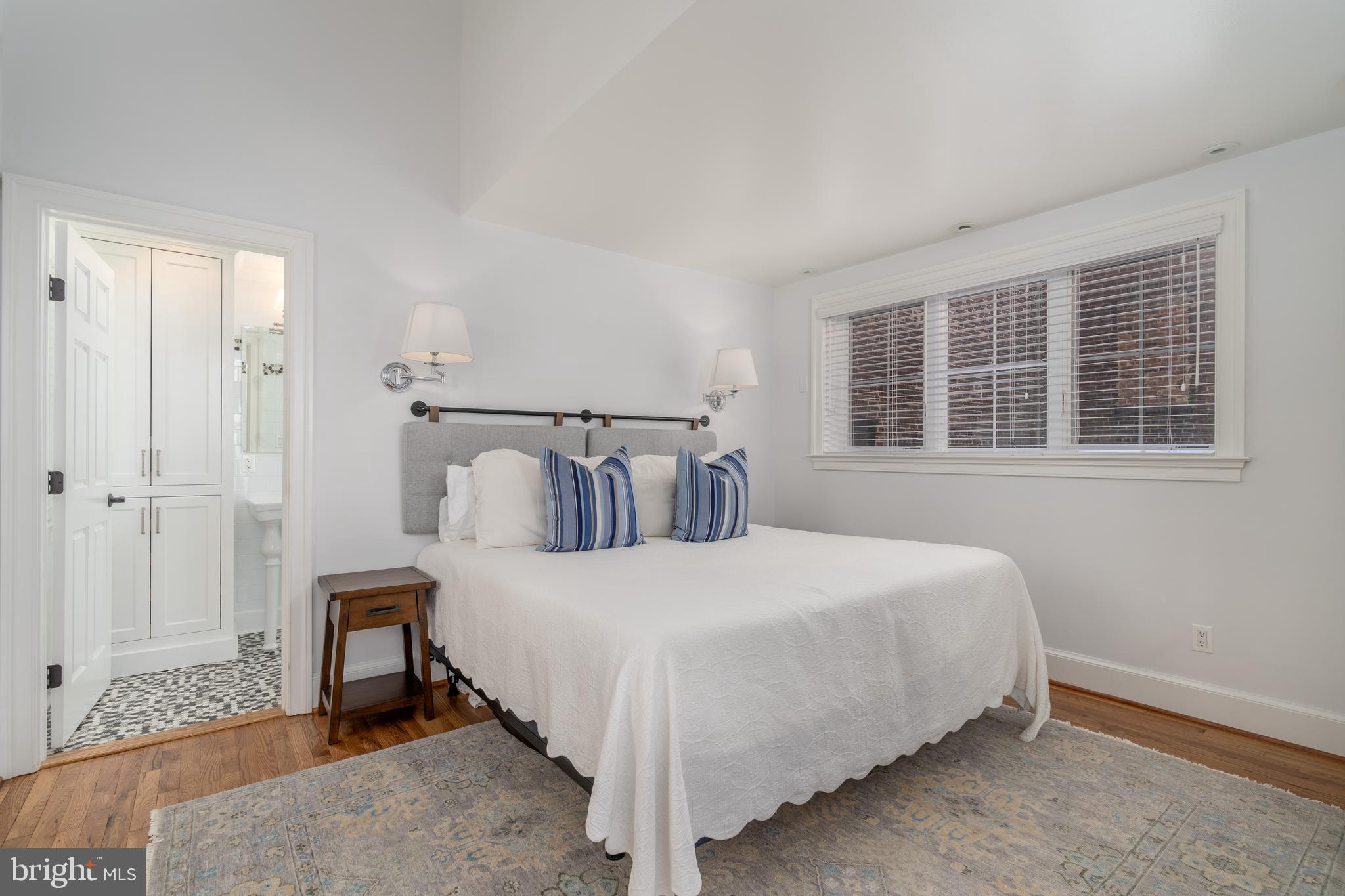 OLD TOWN ALEXANDRIA - Residential