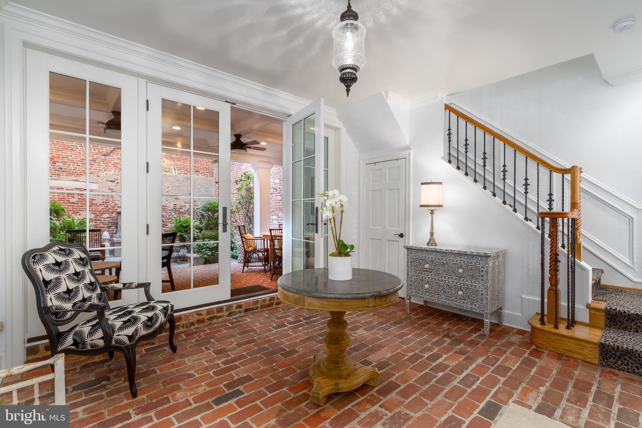 OLD TOWN ALEXANDRIA - Residential