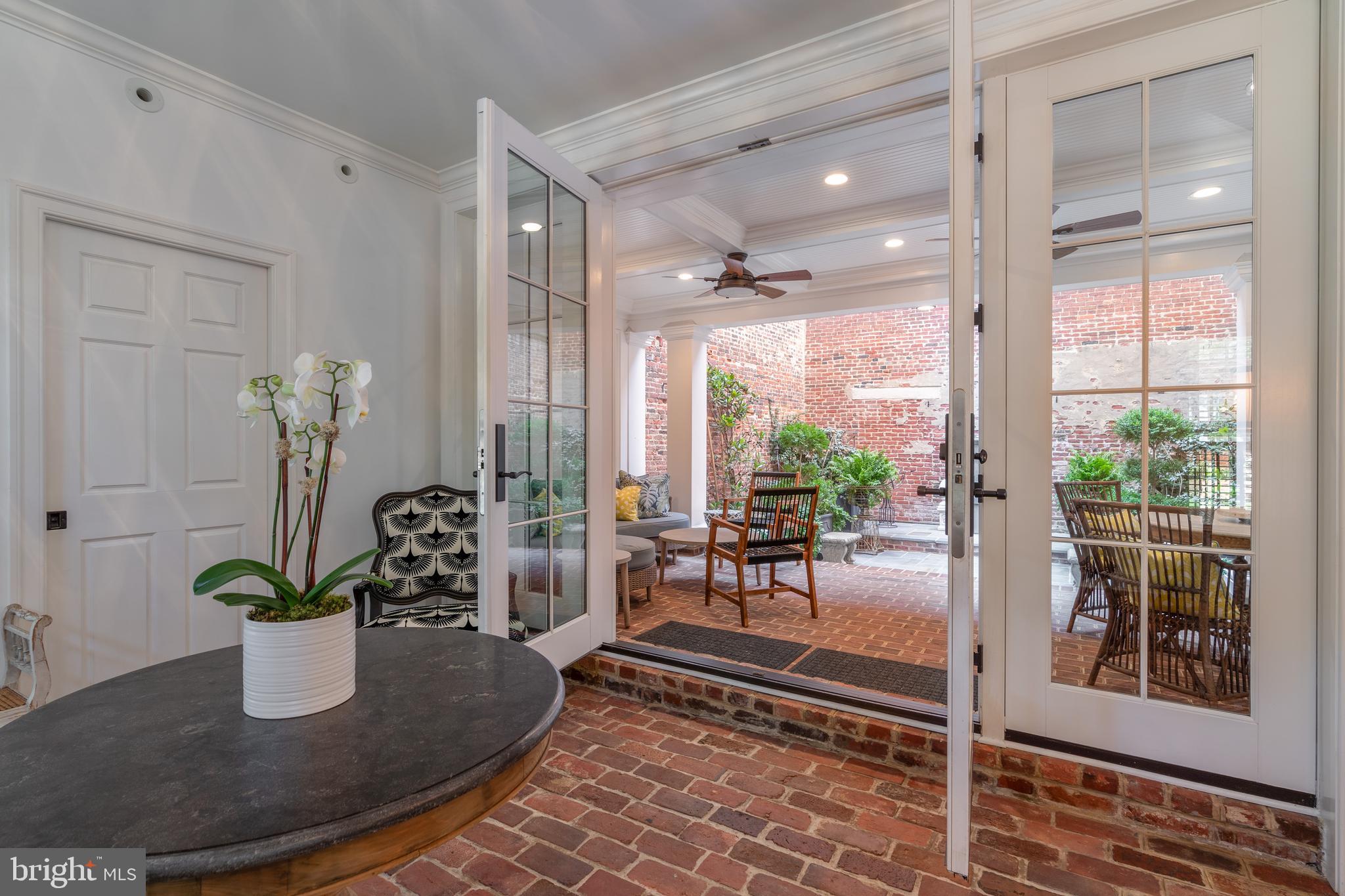 OLD TOWN ALEXANDRIA - Residential