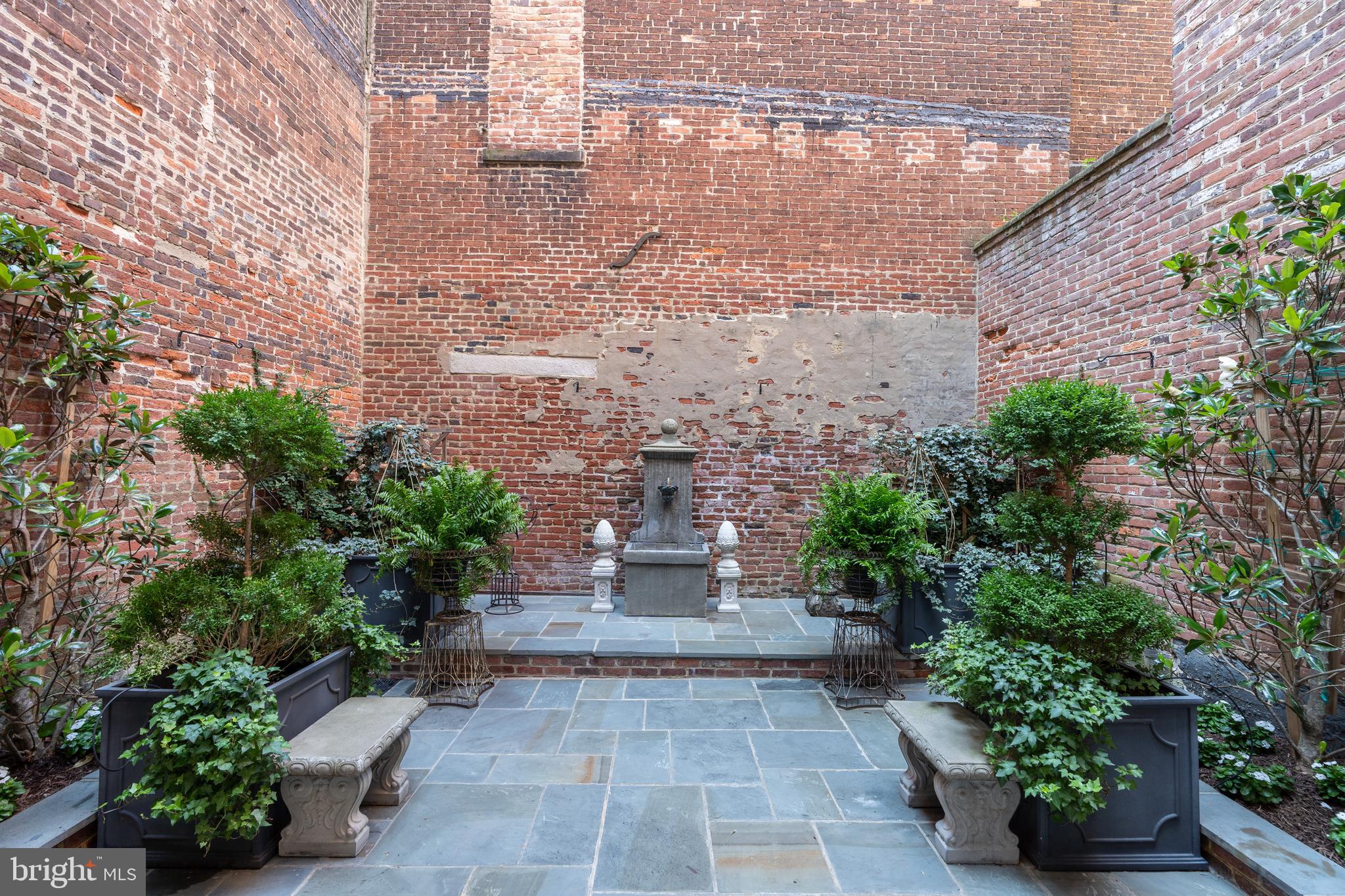 OLD TOWN ALEXANDRIA - Residential