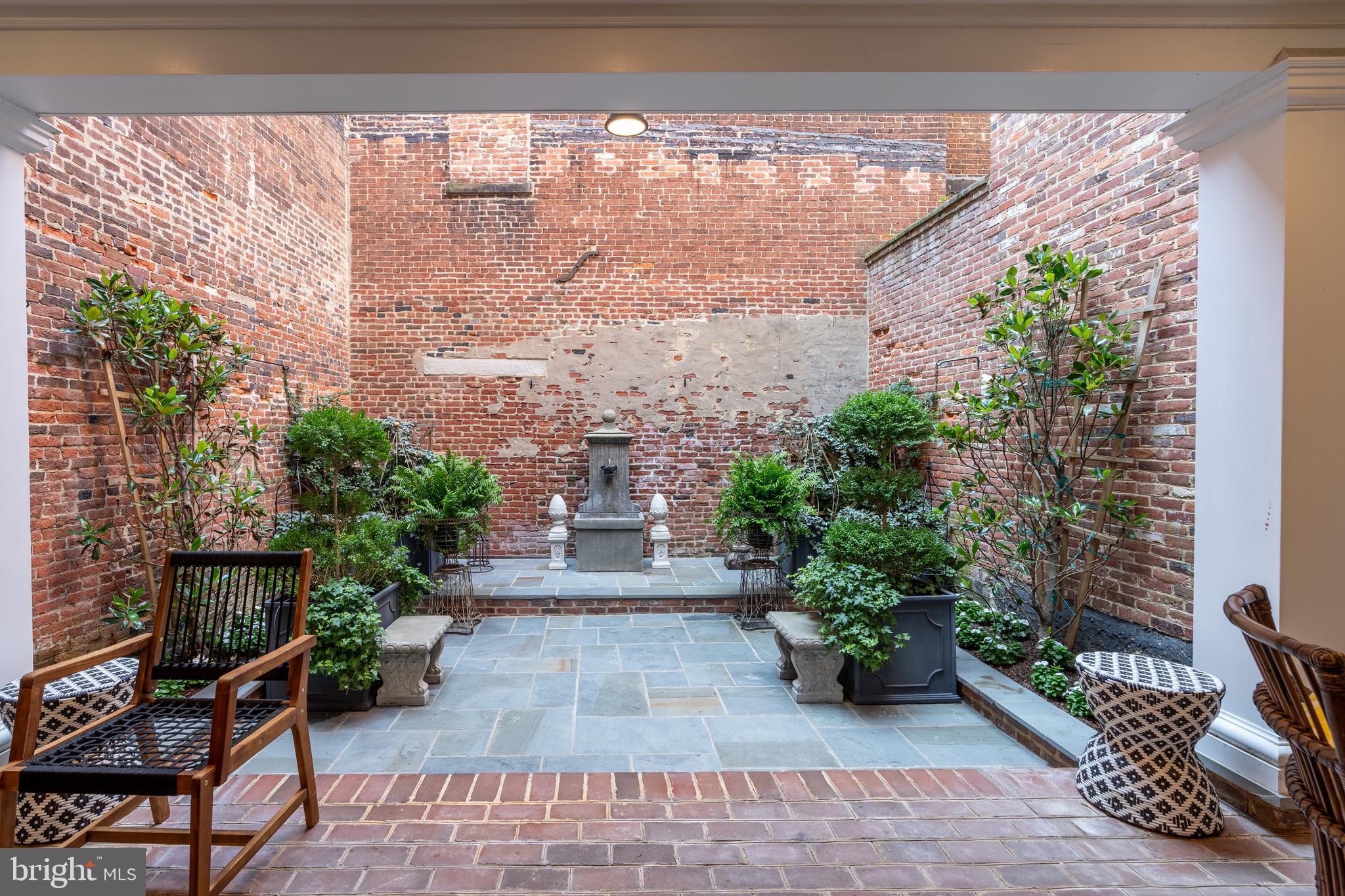 OLD TOWN ALEXANDRIA - Residential