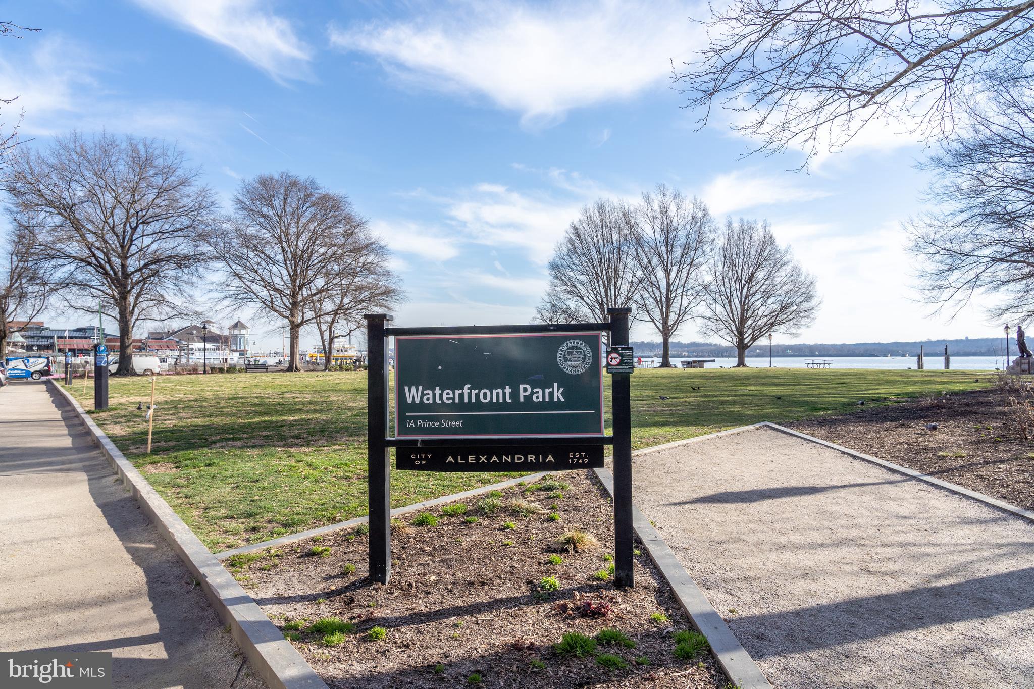 OLD TOWN ALEXANDRIA - Residential
