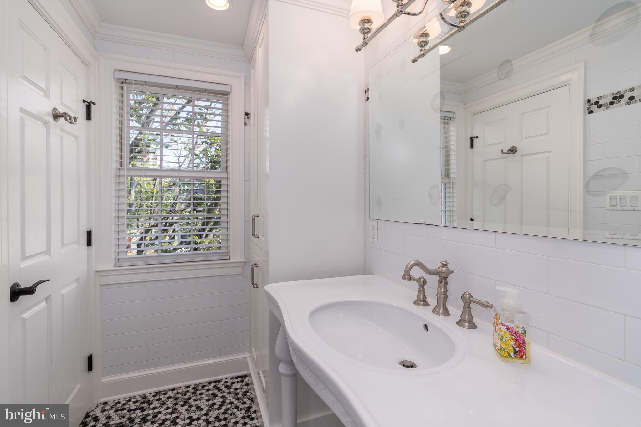 OLD TOWN ALEXANDRIA - Residential