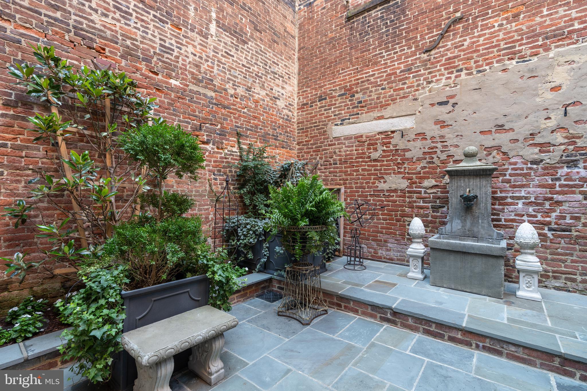 OLD TOWN ALEXANDRIA - Residential