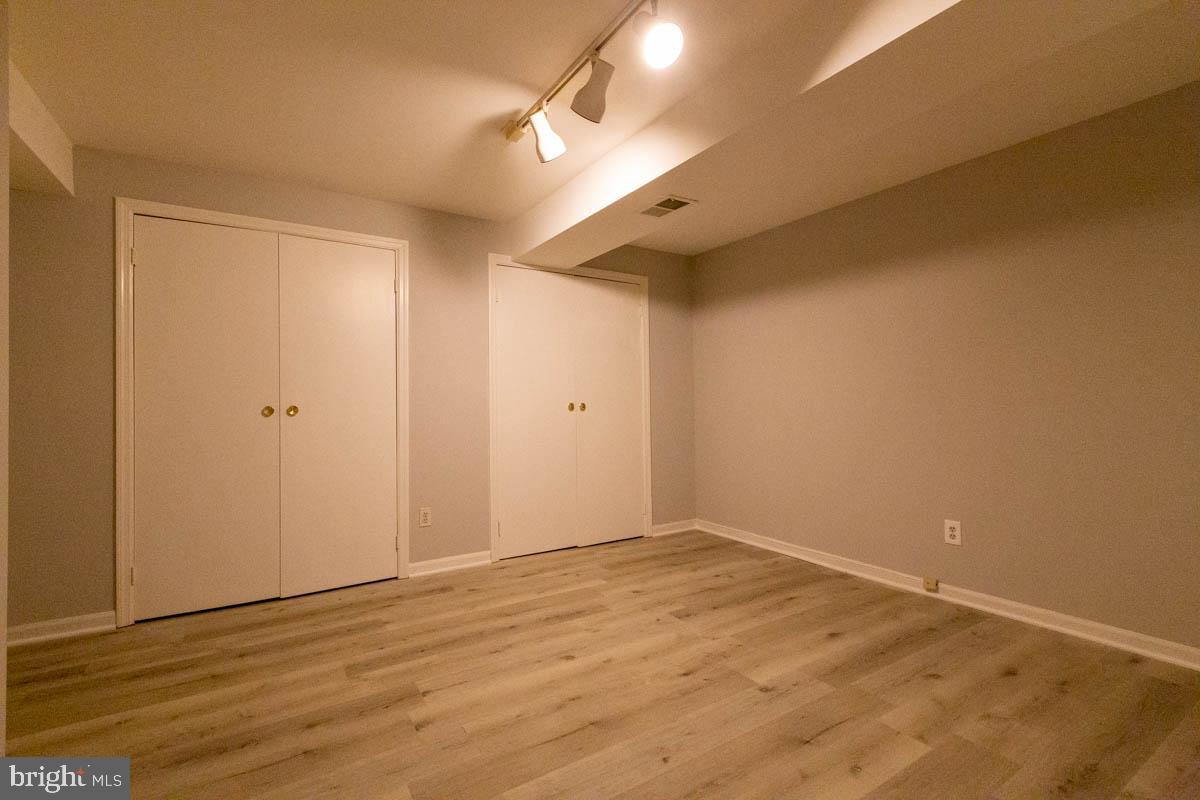 VALLEY STREAM ESTATES - Residential