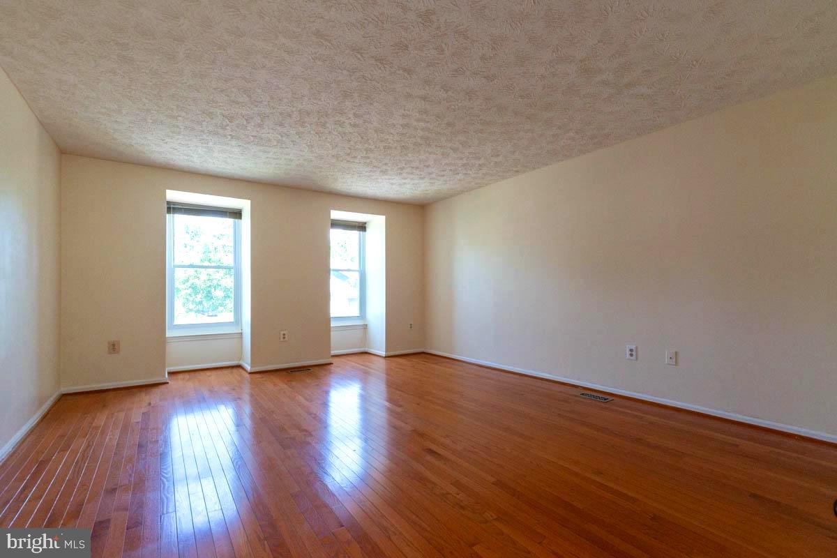 VALLEY STREAM ESTATES - Residential