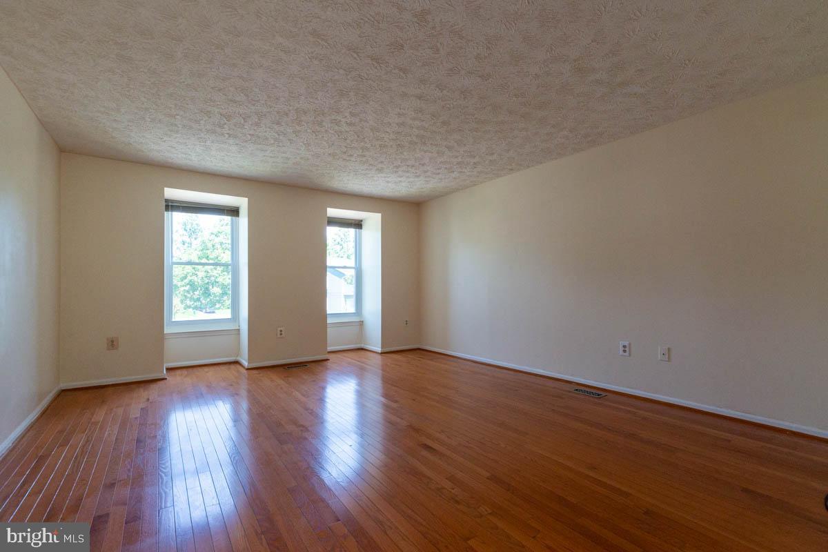 VALLEY STREAM ESTATES - Residential