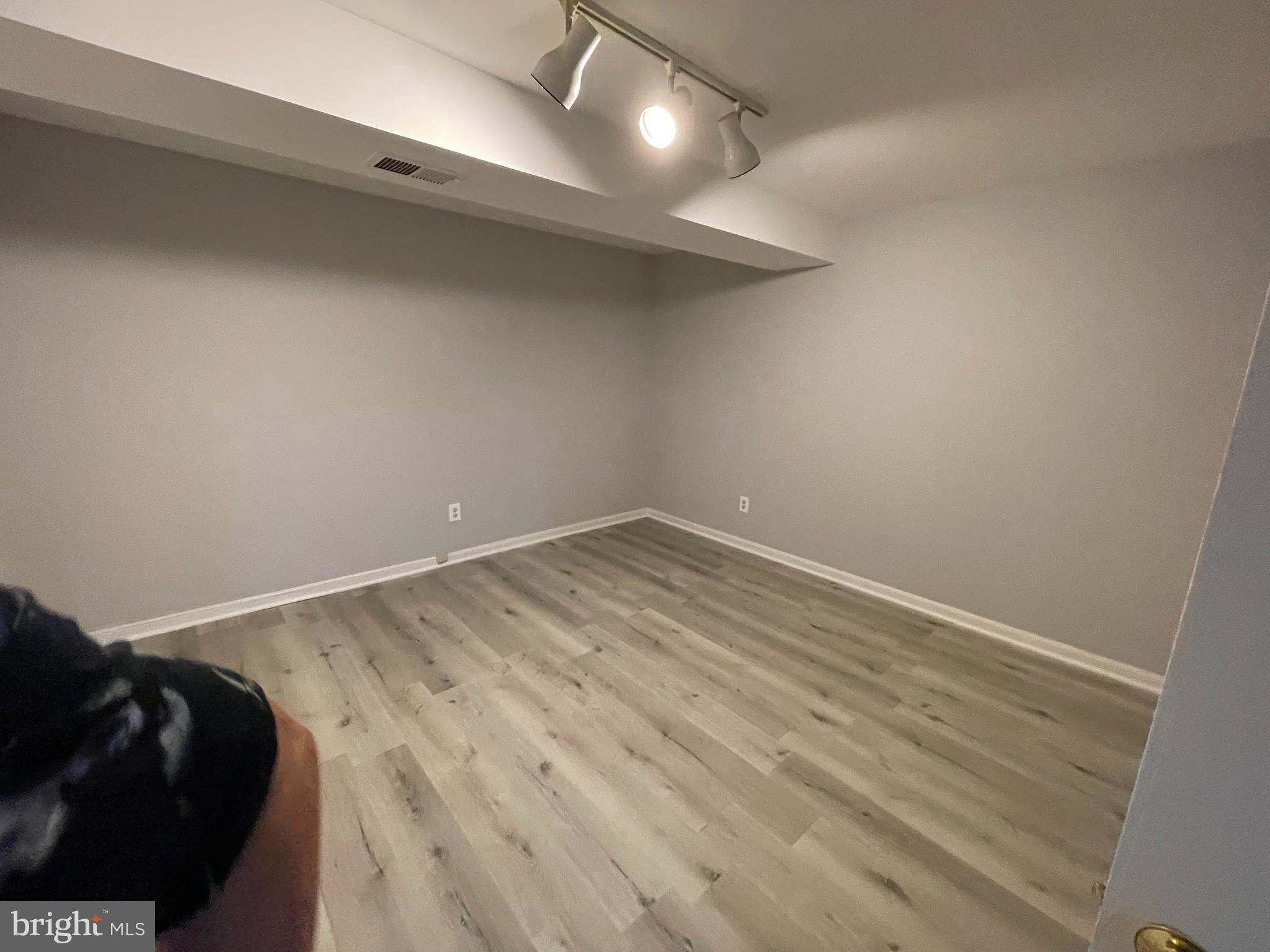 VALLEY STREAM ESTATES - Residential