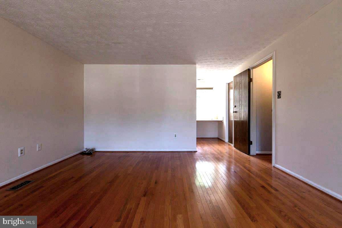 VALLEY STREAM ESTATES - Residential