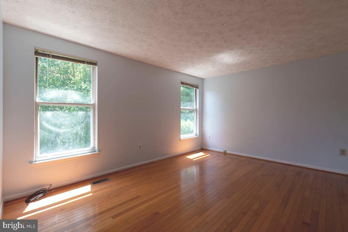 VALLEY STREAM ESTATES - Residential