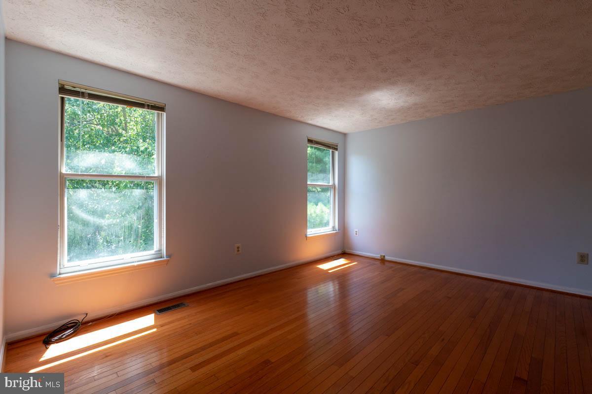 VALLEY STREAM ESTATES - Residential