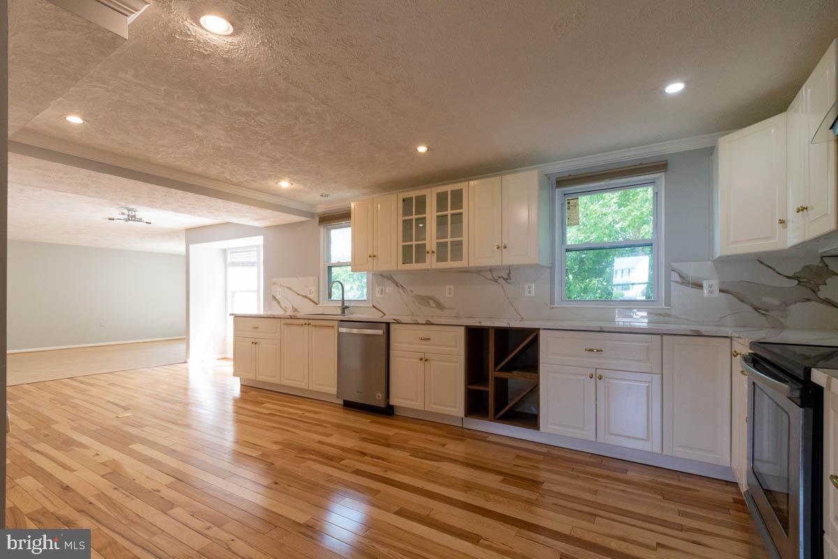 VALLEY STREAM ESTATES - Residential