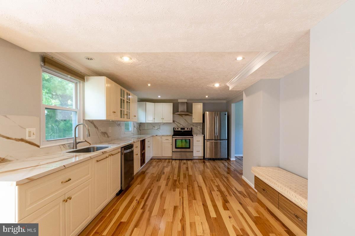 VALLEY STREAM ESTATES - Residential