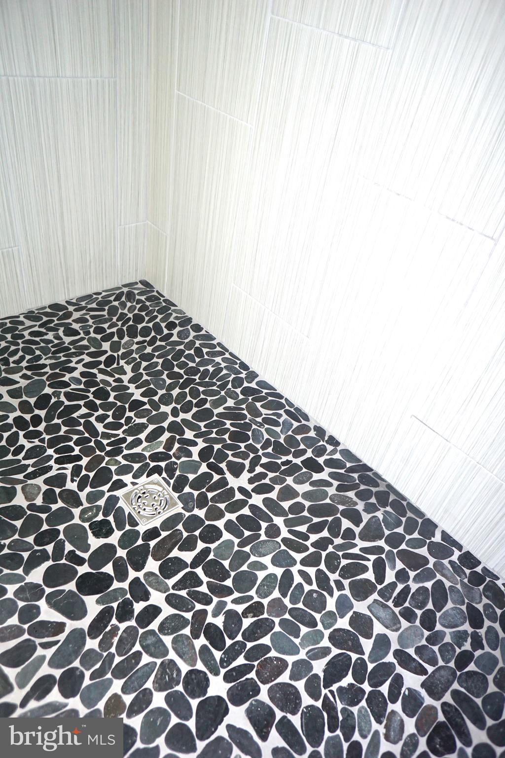 ENGLAND RUN NORTH - Residential