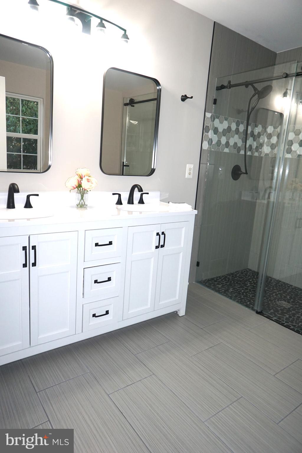 ENGLAND RUN NORTH - Residential