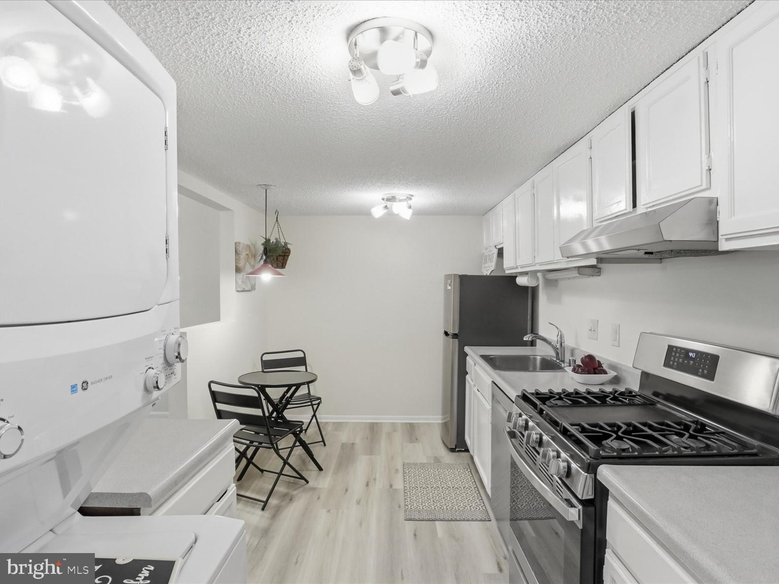 HUNTERS WOODS VILLAGE - Residential