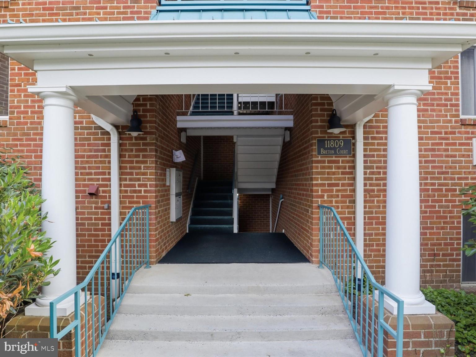 HUNTERS WOODS VILLAGE - Residential