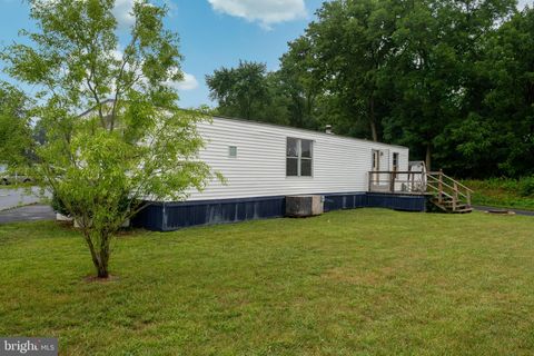 Photo of 32 CIRCLE DR, COLUMBIA, PA 17512 (MLS # PALA2036610)