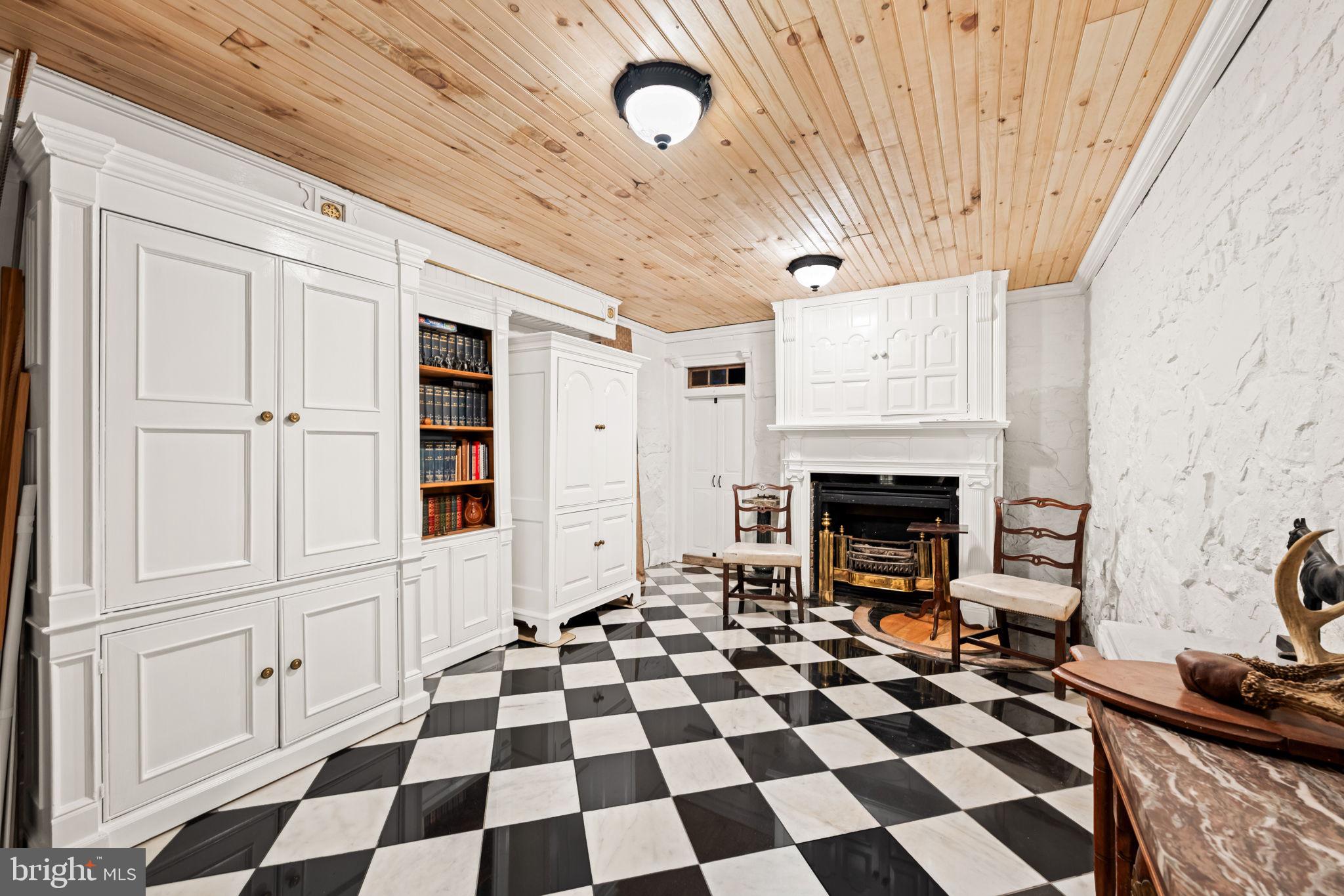 OLD TOWN ALEXANDRIA - Residential