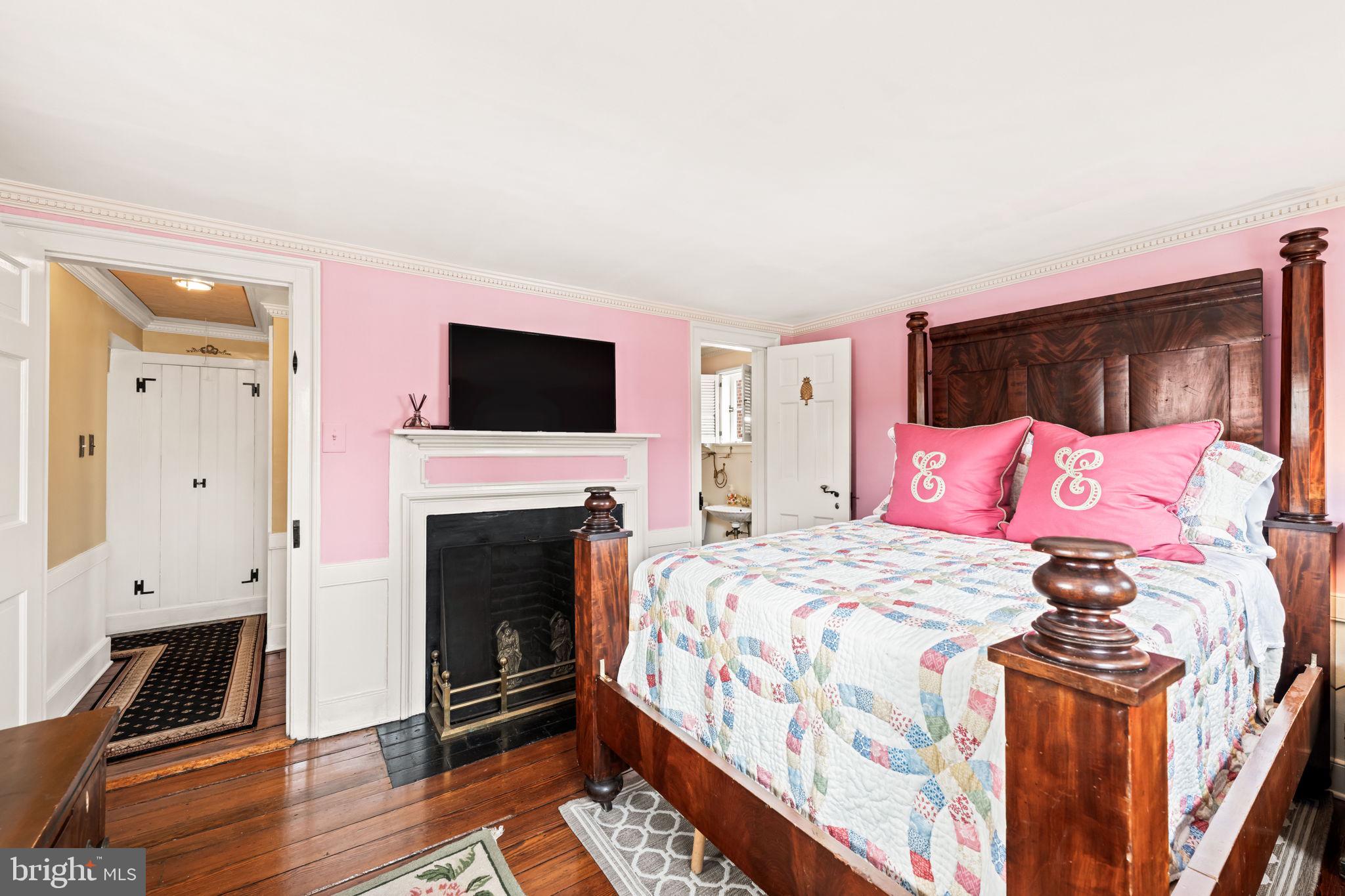 OLD TOWN ALEXANDRIA - Residential