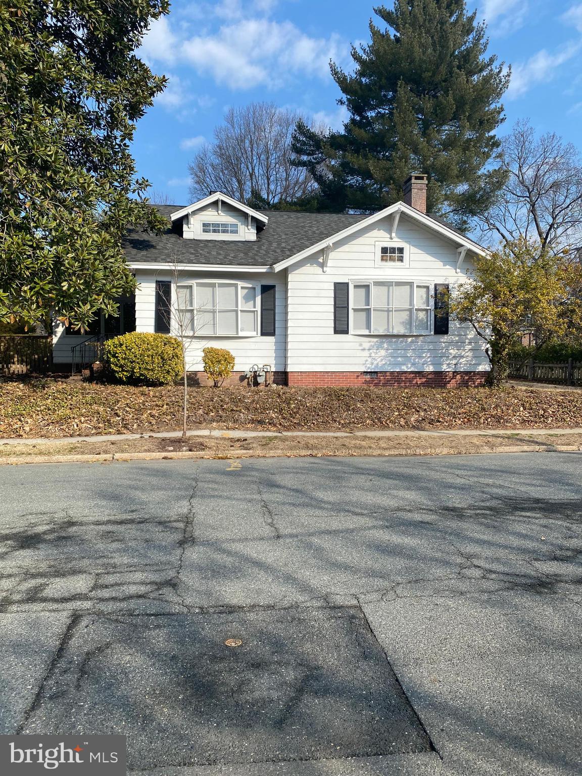 107 E EARLE AVENUE