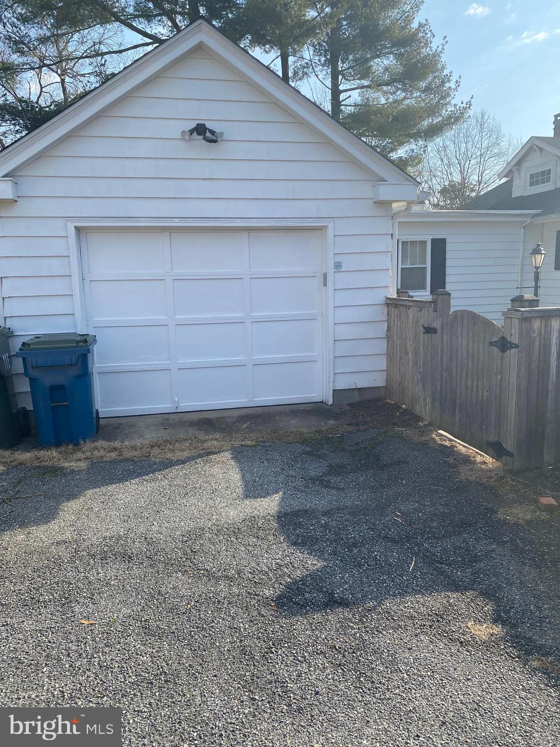107 E EARLE AVENUE