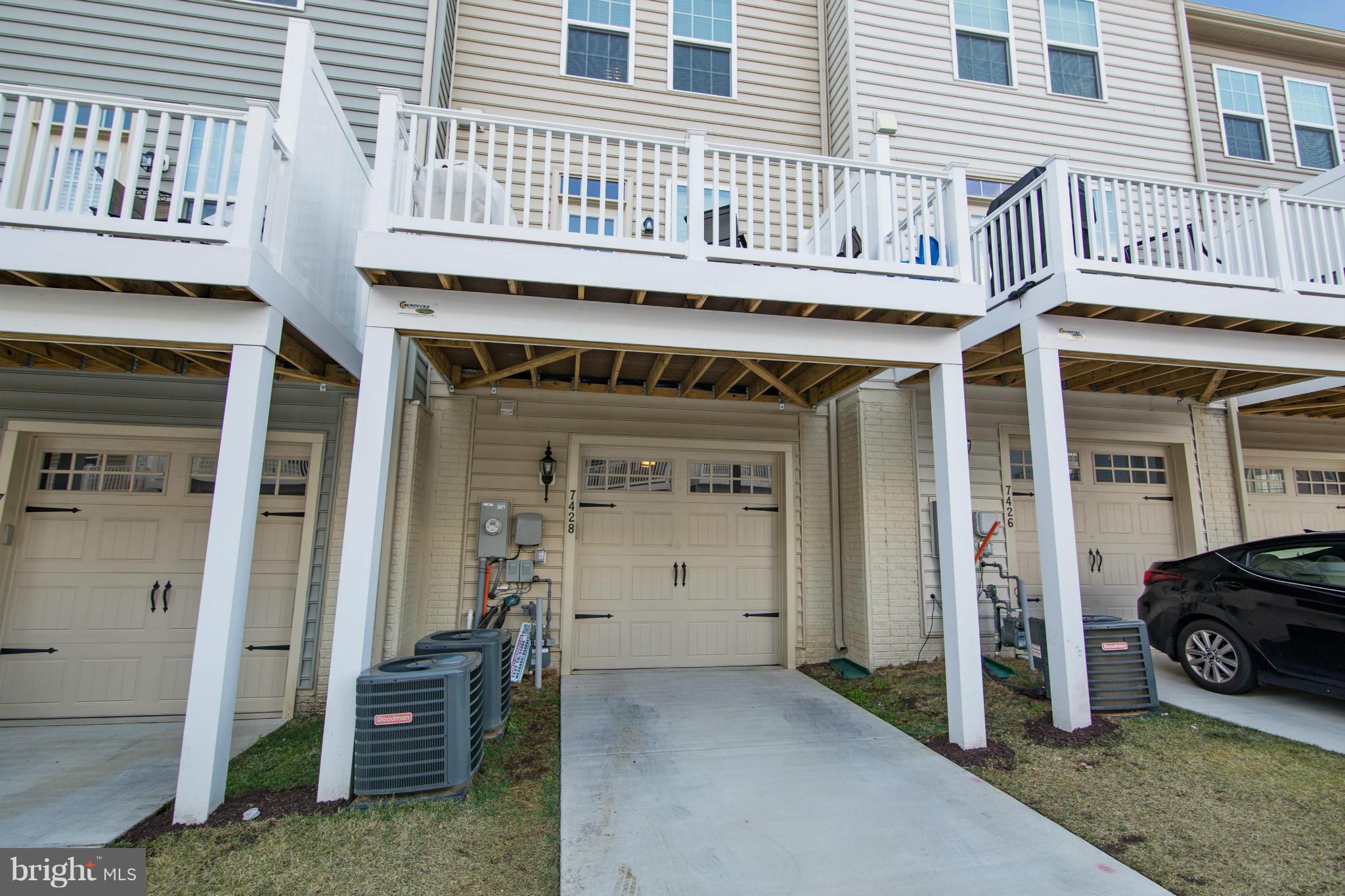 HOWARD SQUARE - Residential