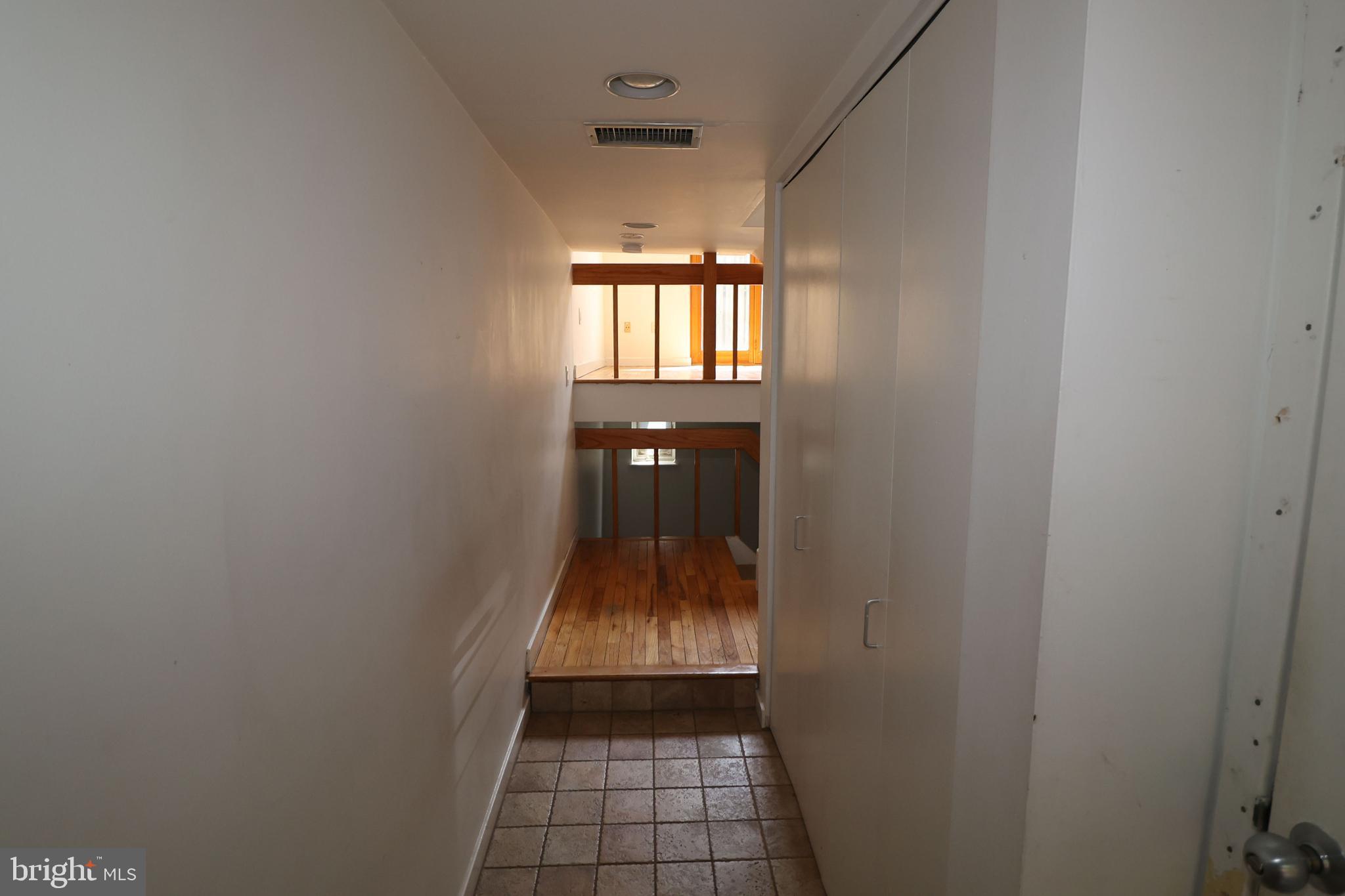 QUEEN VILLAGE - Residential