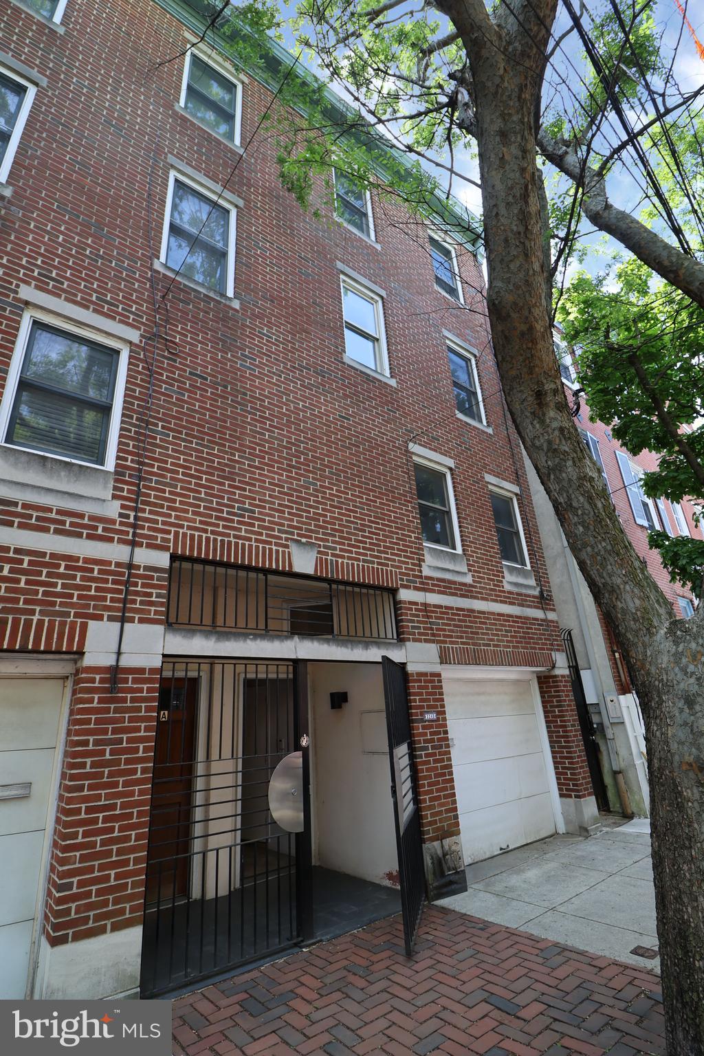 QUEEN VILLAGE - Residential