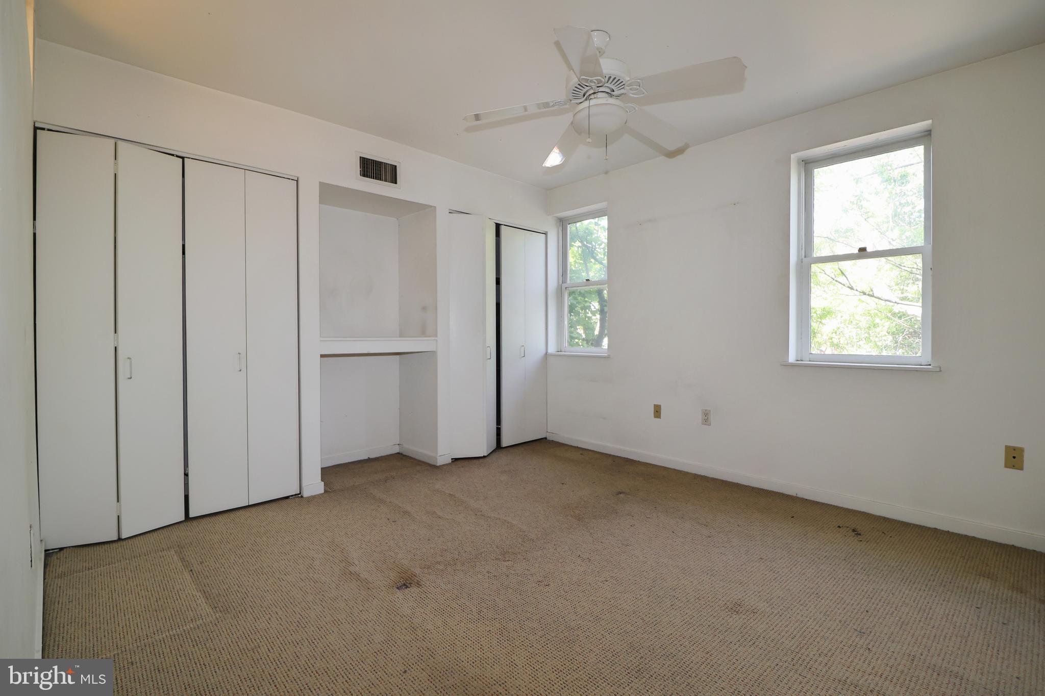 QUEEN VILLAGE - Residential