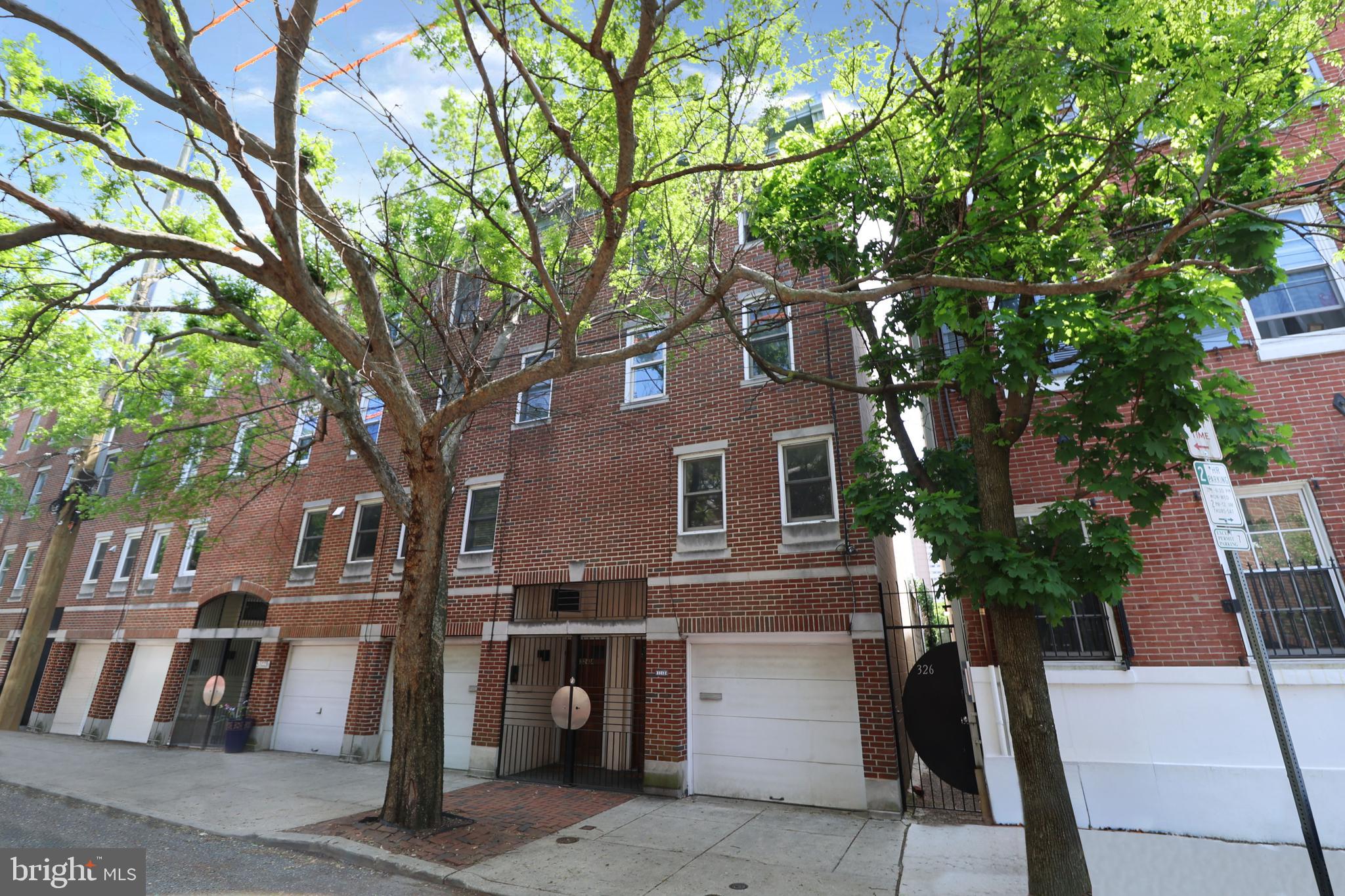 QUEEN VILLAGE - Residential