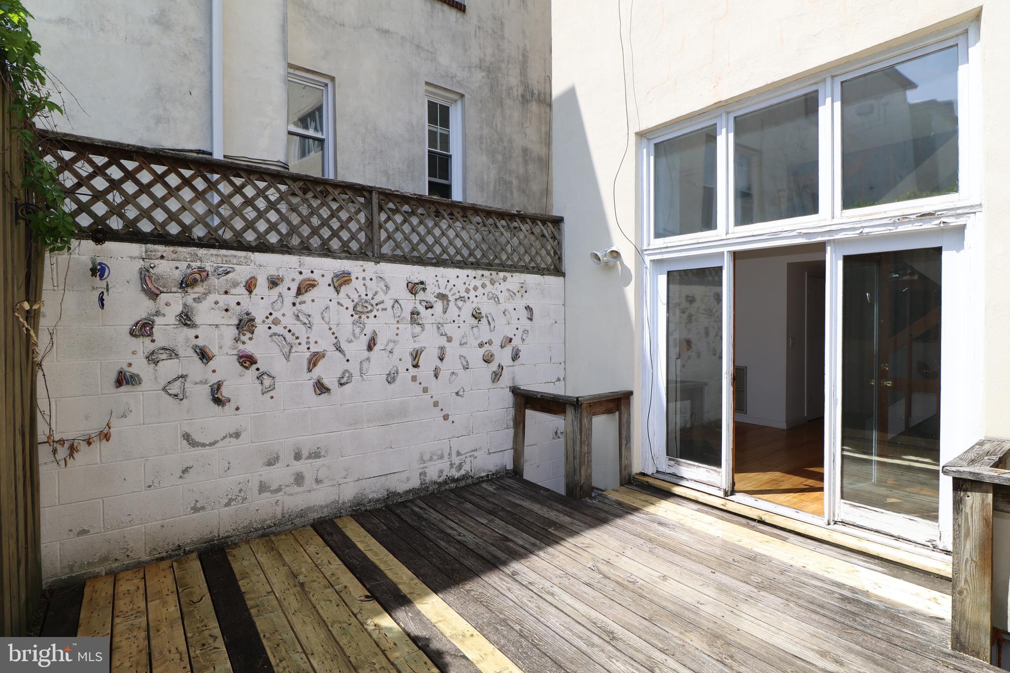 QUEEN VILLAGE - Residential
