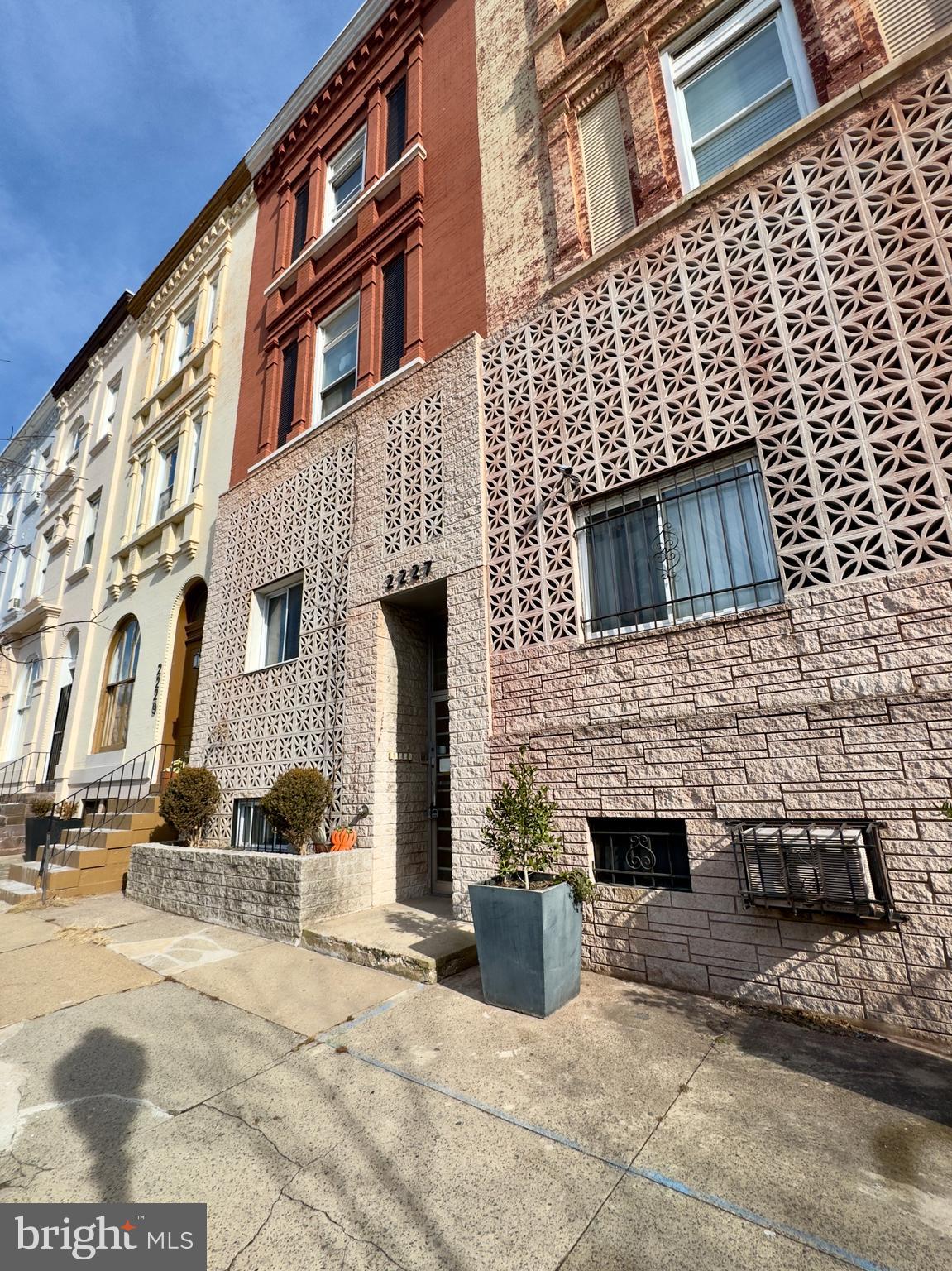BARCLAY - Residential Lease