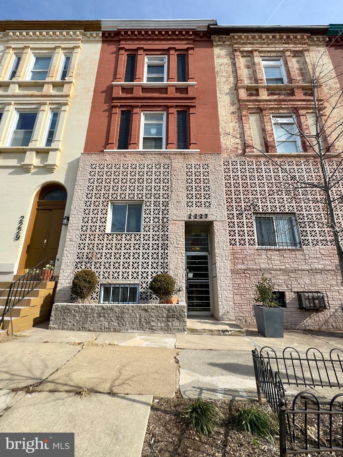 BARCLAY - Residential Lease