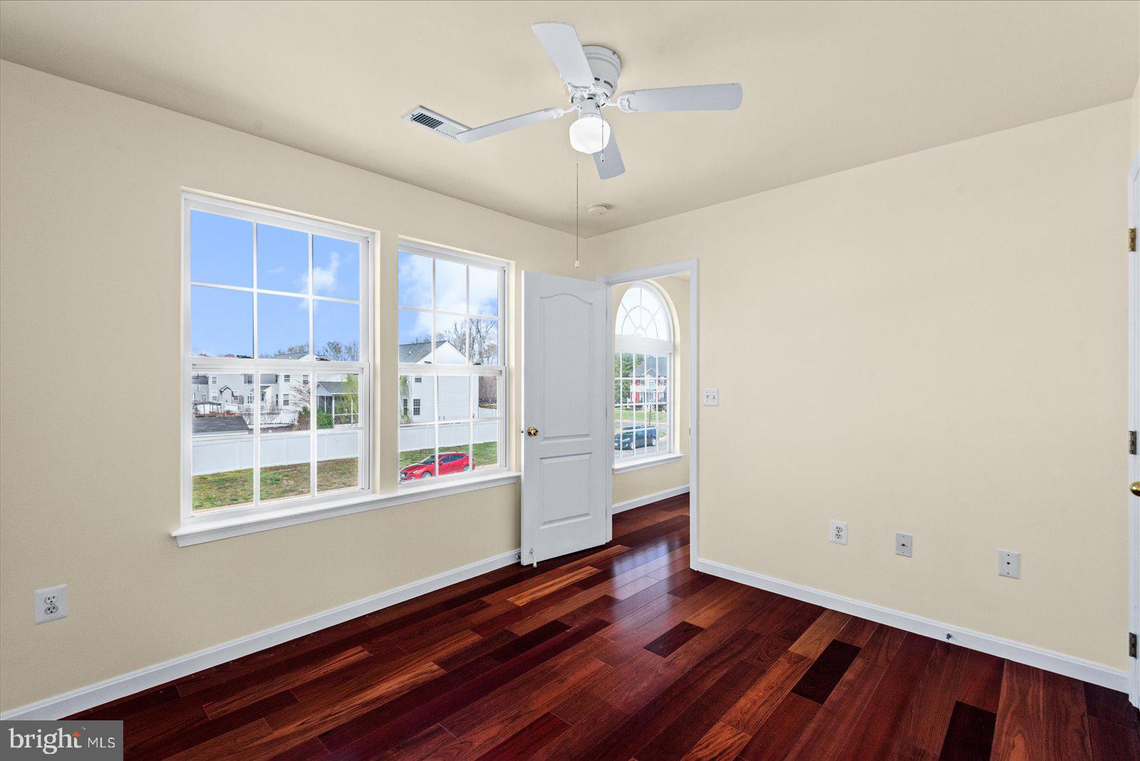 FERRY DOCK CROSSING - Residential