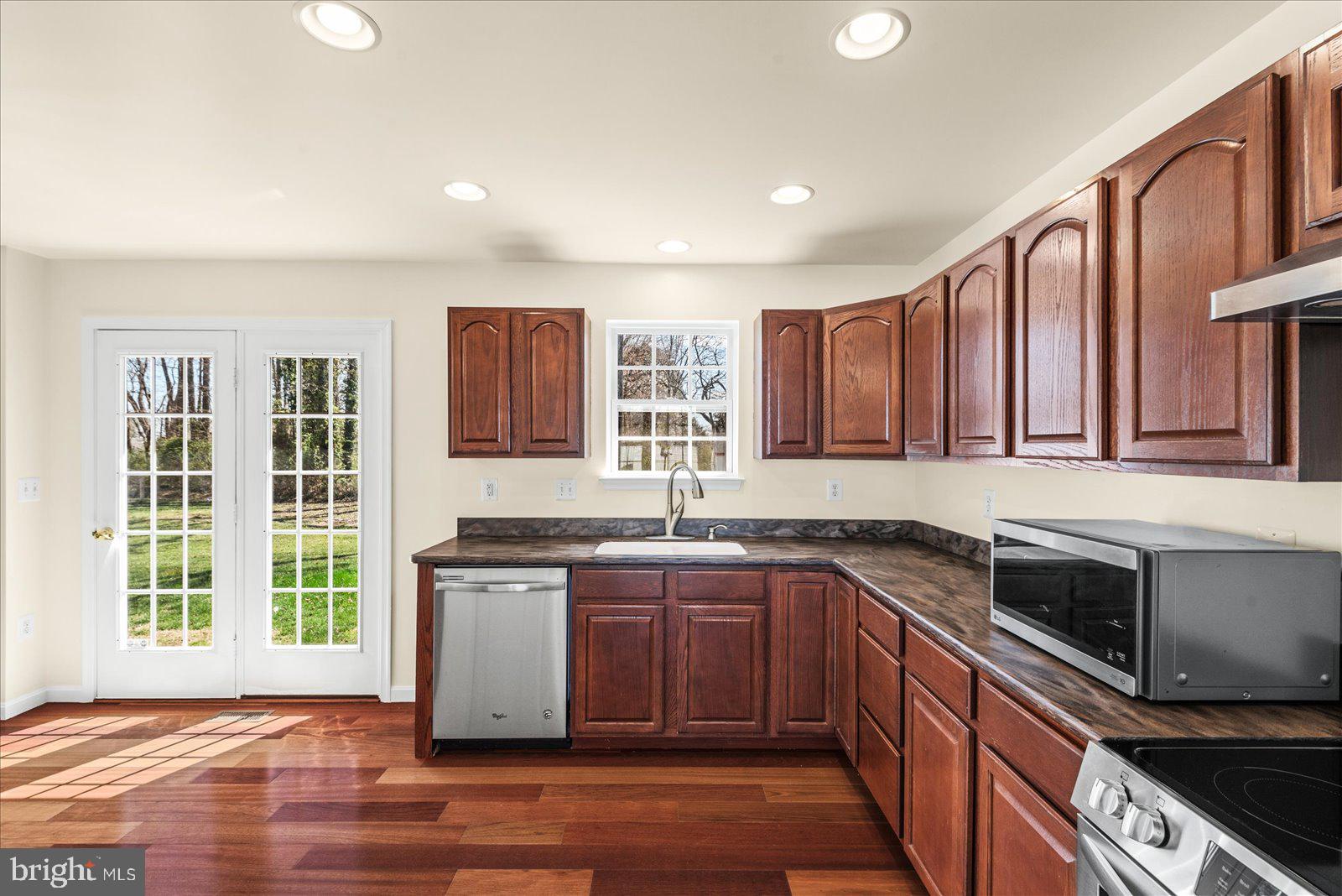 FERRY DOCK CROSSING - Residential